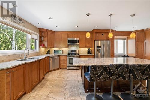 58 Townsend Drive, Ottawa, ON - Indoor Photo Showing Kitchen With Stainless Steel Kitchen With Double Sink With Upgraded Kitchen