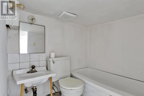 32 Lafayette Avenue, Peterborough, ON - Indoor Photo Showing Bathroom