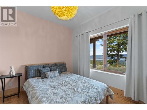 4519 June Springs Road, Kelowna, BC - Indoor Photo Showing Bedroom