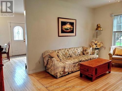 3472 Monck Road, Kawartha Lakes, ON - Indoor Photo Showing Living Room