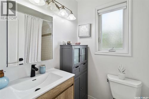 503 Cochin Way, Saskatoon, SK - Indoor Photo Showing Bathroom