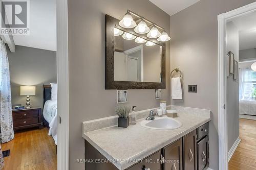 4439 Hawthorne Drive, Burlington, ON - Indoor Photo Showing Bathroom