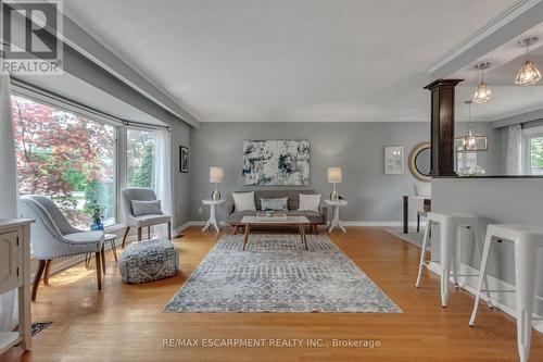 4439 Hawthorne Drive, Burlington, ON - Indoor Photo Showing Living Room