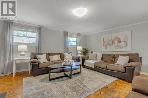 4439 Hawthorne Drive, Burlington, ON - Indoor Photo Showing Living Room