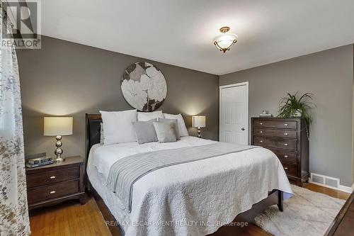 4439 Hawthorne Drive, Burlington, ON - Indoor Photo Showing Bedroom