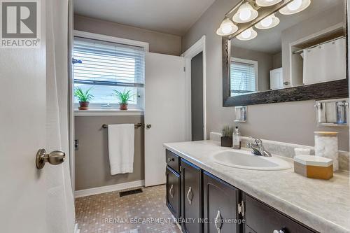 4439 Hawthorne Drive, Burlington, ON - Indoor Photo Showing Bathroom