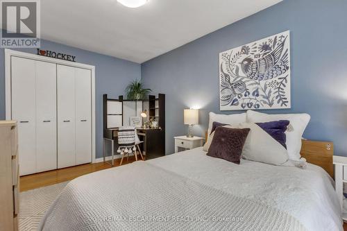 4439 Hawthorne Drive, Burlington, ON - Indoor Photo Showing Bedroom