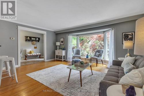 4439 Hawthorne Drive, Burlington, ON - Indoor Photo Showing Living Room