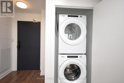 810 - 405 Dundas Street W, Oakville, ON - Indoor Photo Showing Laundry Room