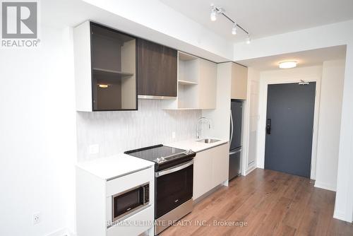 810 - 405 Dundas Street W, Oakville, ON - Indoor Photo Showing Kitchen