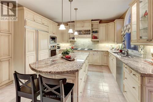 1301 Lindburgh Court, Mississauga, ON - Indoor Photo Showing Kitchen With Upgraded Kitchen