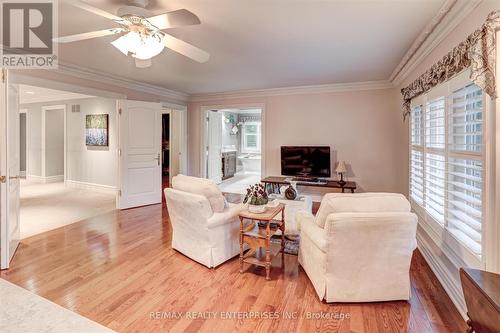 1301 Lindburgh Court, Mississauga (Lorne Park), ON - Indoor Photo Showing Living Room