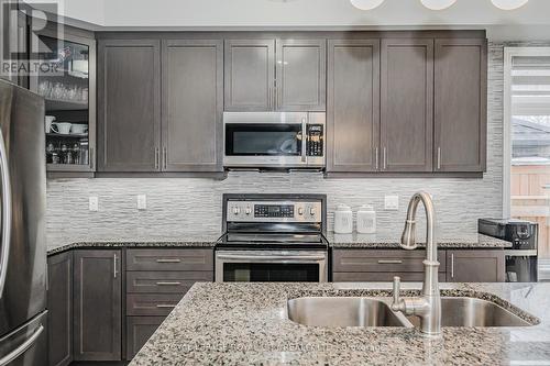 188 Sammon Drive, Guelph/Eramosa, ON - Indoor Photo Showing Kitchen With Double Sink With Upgraded Kitchen