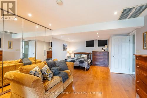 152 Weirs Lane, Hamilton, ON - Indoor Photo Showing Living Room