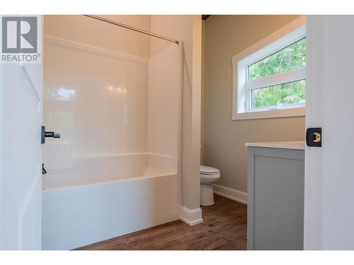 695 Killough  Road, Castlegar, BC - Indoor Photo Showing Bathroom