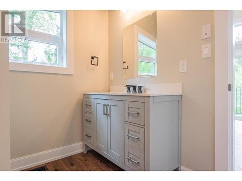 695 Killough  Road, Castlegar, BC - Indoor Photo Showing Bathroom