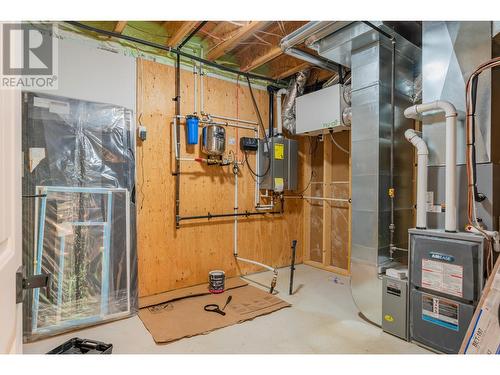 695 Killough  Road, Castlegar, BC - Indoor Photo Showing Basement