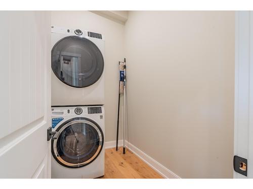 695 Killough Road, Castlegar, BC - Indoor Photo Showing Laundry Room