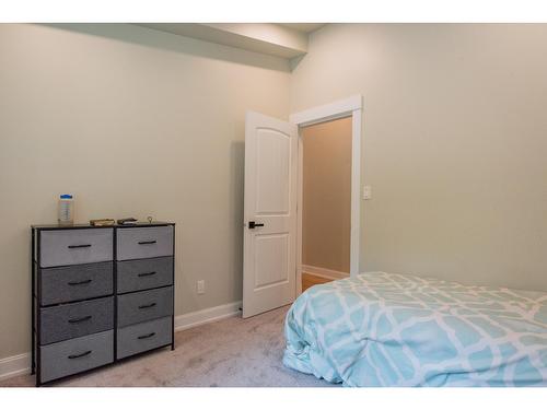 695 Killough Road, Castlegar, BC - Indoor Photo Showing Bedroom