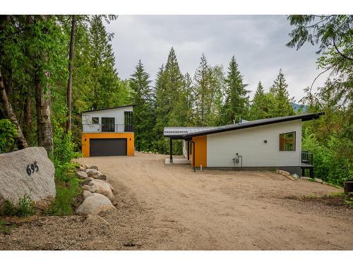 695 Killough Road, Castlegar, BC - Outdoor With Exterior