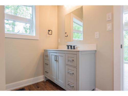 695 Killough Road, Castlegar, BC - Indoor Photo Showing Bathroom