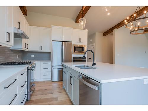 695 Killough Road, Castlegar, BC - Indoor Photo Showing Kitchen With Stainless Steel Kitchen With Double Sink With Upgraded Kitchen