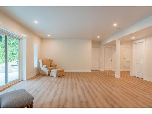 695 Killough Road, Castlegar, BC - Indoor Photo Showing Other Room