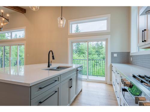 695 Killough Road, Castlegar, BC - Indoor Photo Showing Kitchen With Double Sink With Upgraded Kitchen