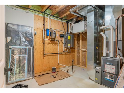 695 Killough Road, Castlegar, BC - Indoor Photo Showing Basement