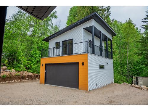 695 Killough Road, Castlegar, BC - Outdoor With Exterior