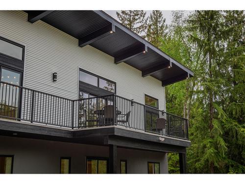 695 Killough Road, Castlegar, BC - Outdoor With Exterior