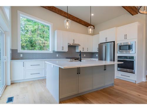 695 Killough Road, Castlegar, BC - Indoor Photo Showing Kitchen With Stainless Steel Kitchen With Upgraded Kitchen