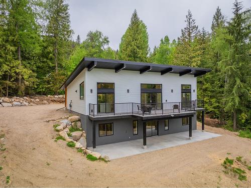 695 Killough Road, Castlegar, BC - Outdoor With Exterior