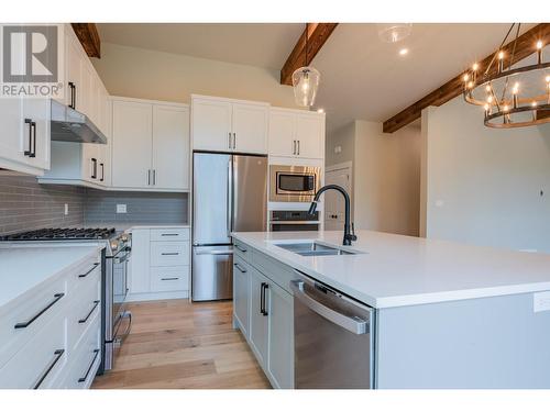 695 Killough  Road, Castlegar, BC - Indoor Photo Showing Kitchen With Stainless Steel Kitchen With Double Sink With Upgraded Kitchen