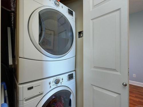 407-1156 Colville Rd, Esquimalt, BC - Indoor Photo Showing Laundry Room