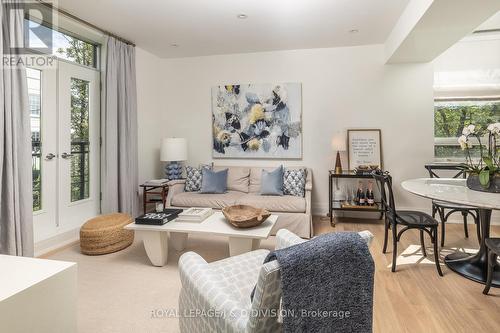 34 - 33 Price Street, Toronto, ON - Indoor Photo Showing Living Room