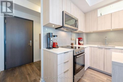 606 - 50 Forest Manor Road, Toronto, ON - Indoor Photo Showing Kitchen With Upgraded Kitchen