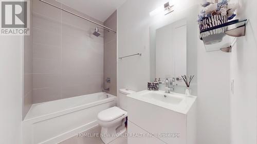 622 - 111 St Clair Avenue W, Toronto, ON - Indoor Photo Showing Bathroom