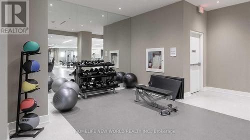 622 - 111 St Clair Avenue W, Toronto, ON - Indoor Photo Showing Gym Room