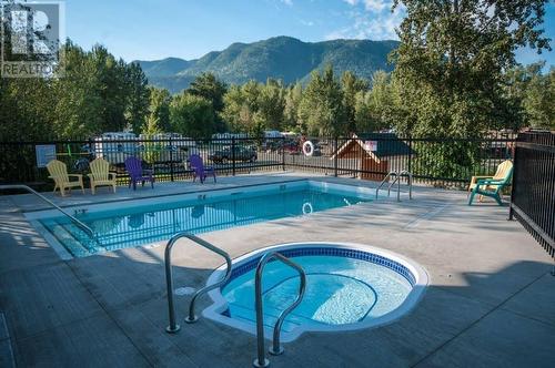 6 Osprey Lane, Lee Creek, BC 