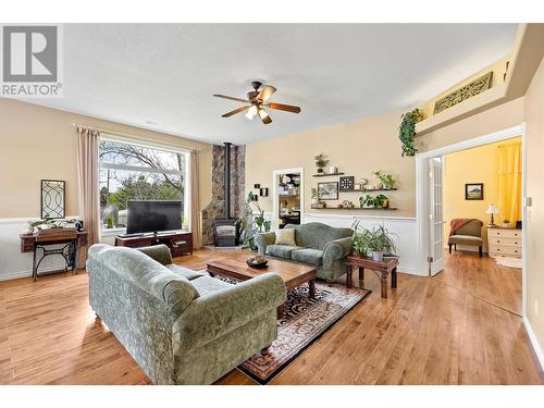 3544 Elliott Road Lot# 1, West Kelowna, BC - Indoor Photo Showing Living Room