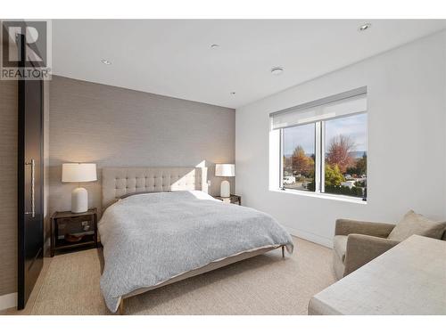 2530 Abbott Street, Kelowna, BC - Indoor Photo Showing Bedroom