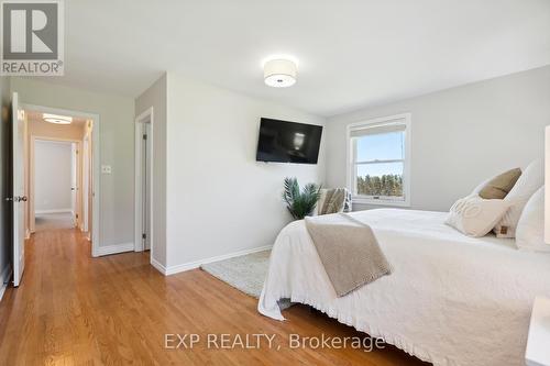 2298 15Th Sideroad, New Tecumseth, ON - Indoor Photo Showing Bedroom