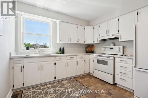 2298 15Th Sideroad, New Tecumseth, ON - Indoor Photo Showing Kitchen