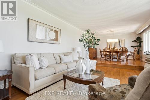 2298 15Th Sideroad, New Tecumseth, ON - Indoor Photo Showing Living Room