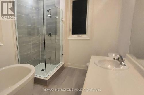10 Wraggs Road, Bradford West Gwillimbury, ON - Indoor Photo Showing Bathroom