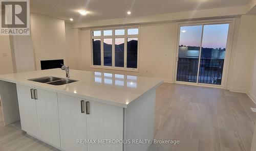 10 Wraggs Road, Bradford West Gwillimbury, ON - Indoor Photo Showing Kitchen With Double Sink