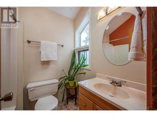 3815 Forsyth Drive, Penticton, BC - Indoor Photo Showing Bathroom