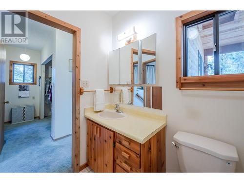 3815 Forsyth Drive, Penticton, BC - Indoor Photo Showing Bathroom