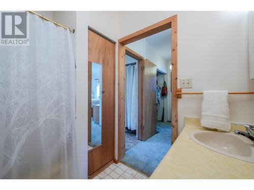 3815 Forsyth Drive, Penticton, BC - Indoor Photo Showing Bathroom